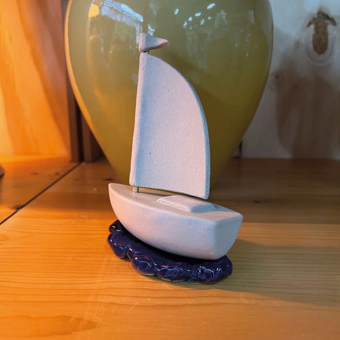 Keramische mini-urn boot
