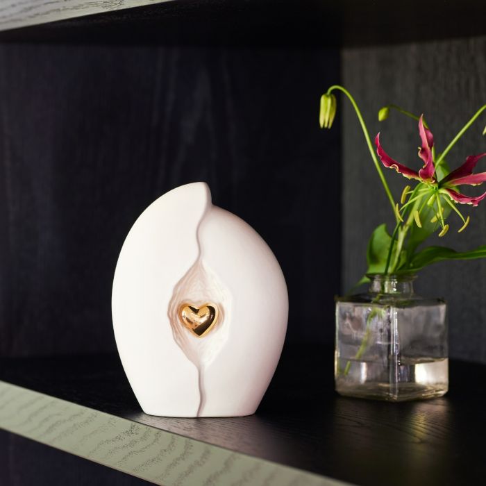 Keramische urn met goudkleurig hartje - wit (0.80 L)
