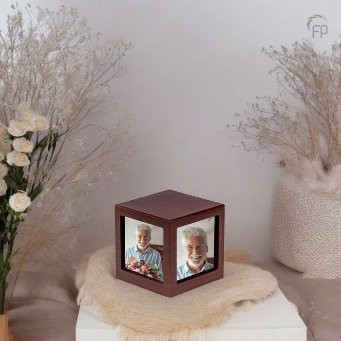 Houten fotoblok met askamer - donkerbruin (11 (h) x 10.5 (b) x 10.5 (d) cm)