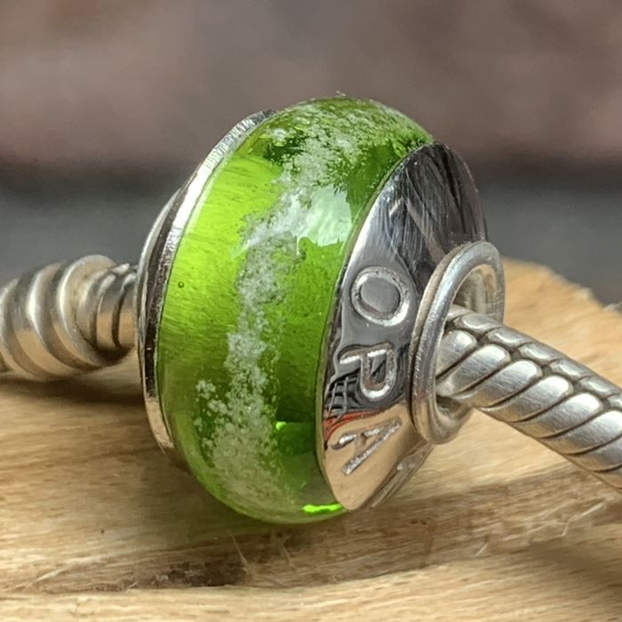 Glazen asbedel voorzien van kapjes - groen (15mm)