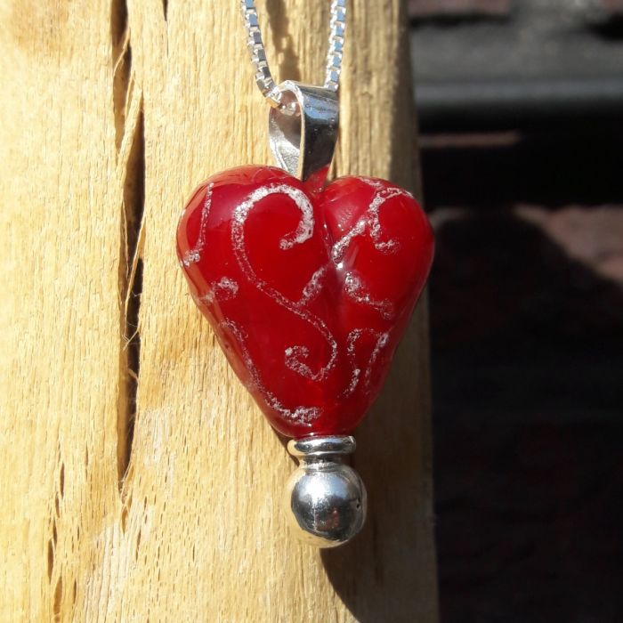 Glazen ashanger hart - rood (50 mm)