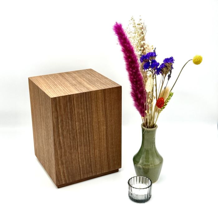 Houten urn modern vierkant - notenhout