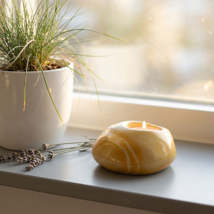 Keramisch knuffelkeitje met waxinelichtje - geel (0.04 L)