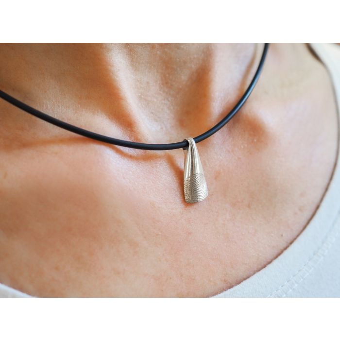 Zilveren hanger doek klein met vingerafdruk (20.5 x 8.6 mm)