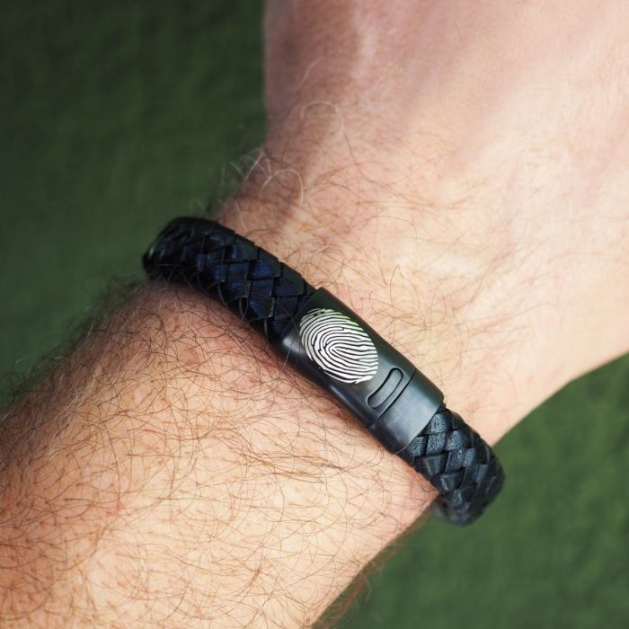 Lederen armband met zwarte sluiting en vingerafdruk - zwart (21 cm)