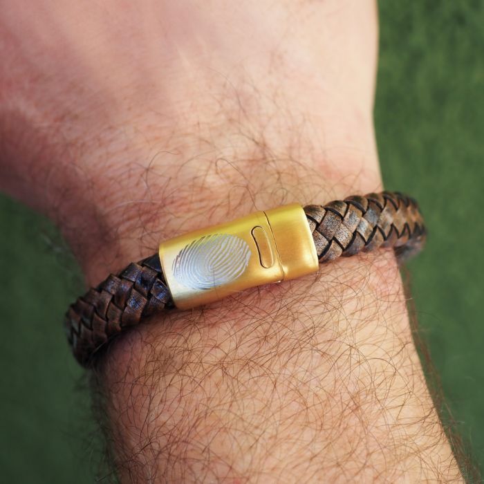 Lederen armband met goudkleurige sluiting en vingerafdruk - bruin (22 cm)