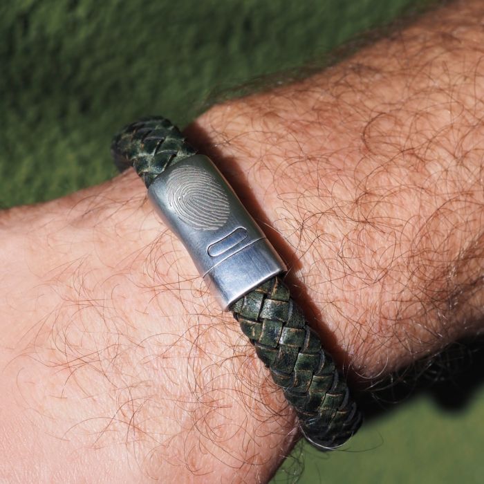 Lederen armband met staal sluiting en vingerafdruk - bosgroen (18 cm)