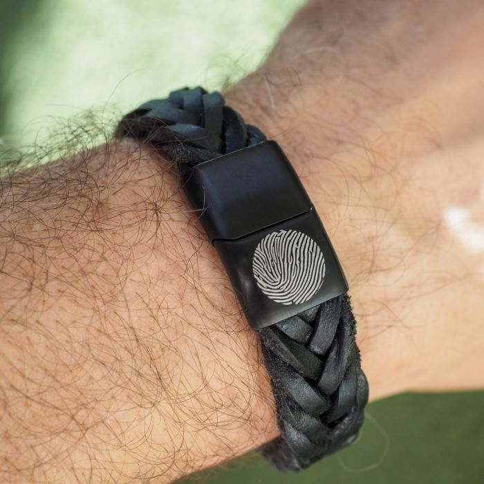 Lederen armband breed met zwarte sluiting en vingerafdruk - zwart (19 cm)